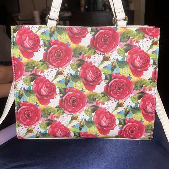 🌹JUICY COUTURE🌹 White Rose tote with crossbody strap - Picture 2 of 10